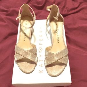NWT Katy Perry designer Golden beige sandal shimmery party gold chunky heel New